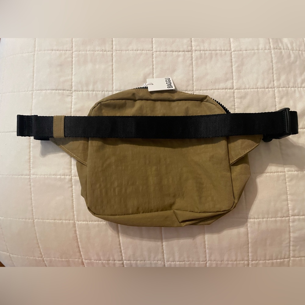 NWT BAGGU Fannypack